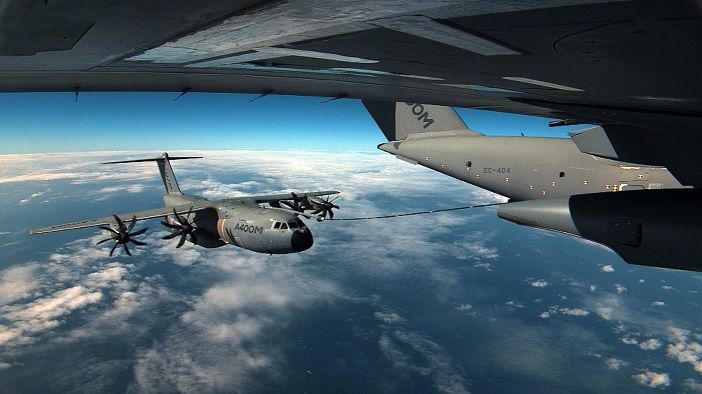 A400M Cargo Hold Tanks refueling