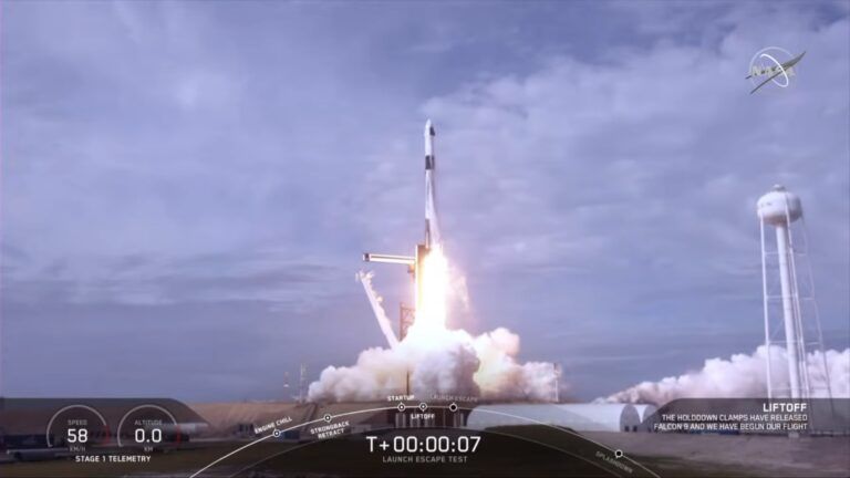 SpaceX launch escape test