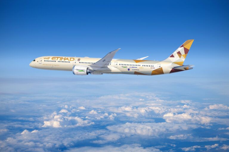 An Etihad Airways 787-10 Dreamliner decked out with special equipment that can enhance safety and reduce CO2 emissions and noise has commenced flight testing this week for Boeing’s ecoDemonstrator program