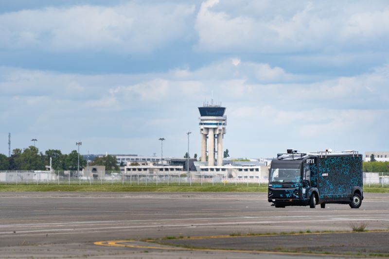 Optimate truck on Toulouse Airport's runway