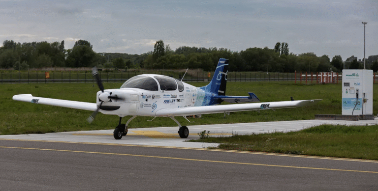AeroDelft completes first hydrogen aircraft taxi test at operational Dutch airport Student team AeroDelft has successfully conducted what it says are the first taxi tests of a hydrogen-powered aircraft at an operational airport in the Netherlands